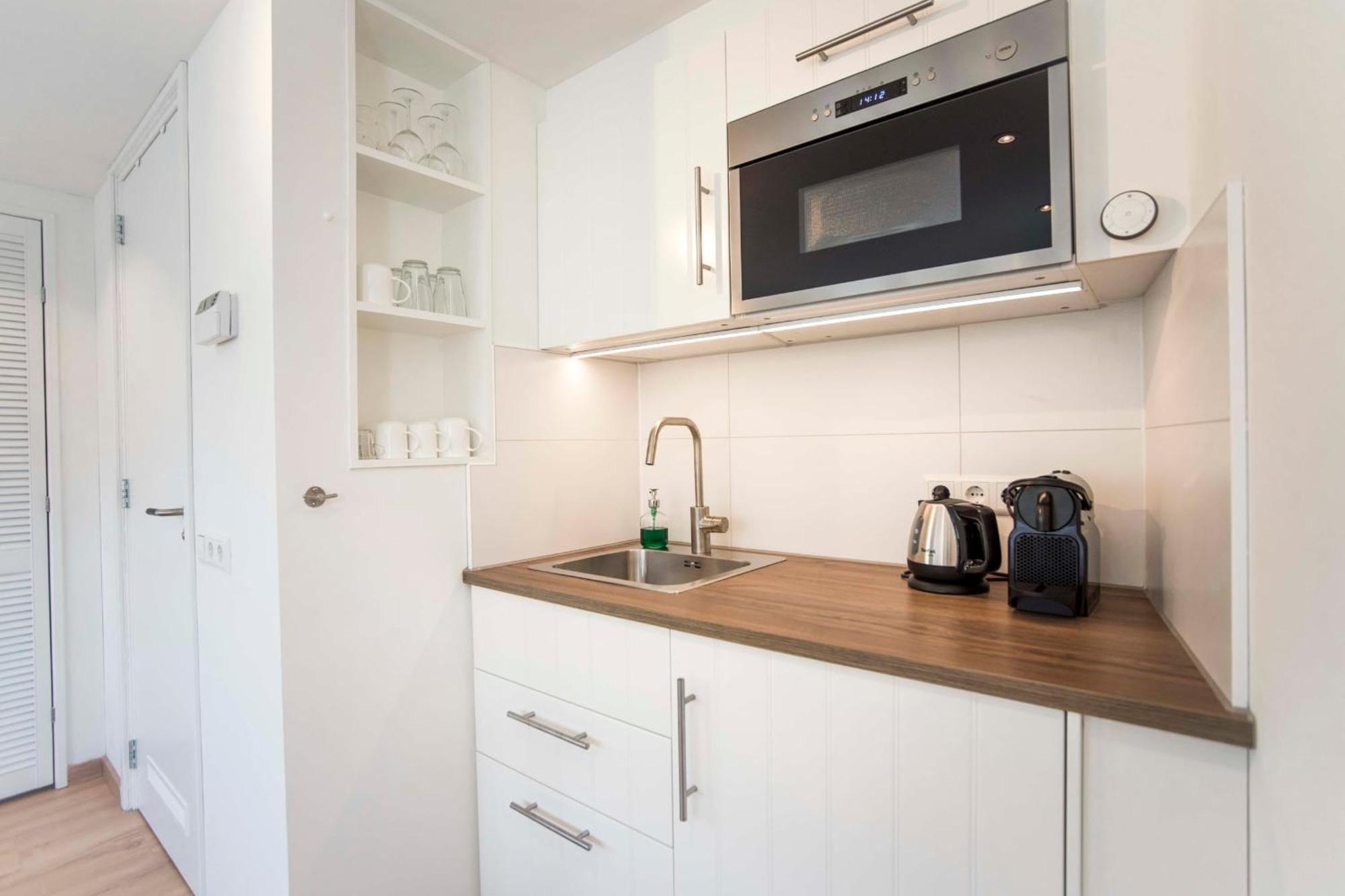 Apartment 4 U With Private Parking *